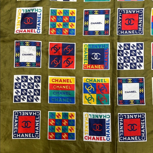 CHANEL Authentic Scarf - Picture 5 of 8